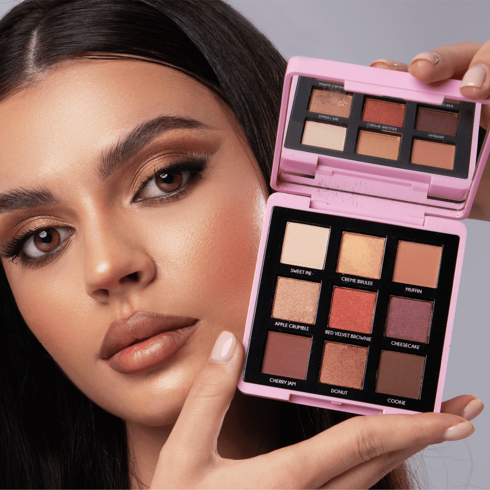 مجموعة ظلال عيون توب فيس - مايسترو أكاديمي بار بلون تشيري باشن