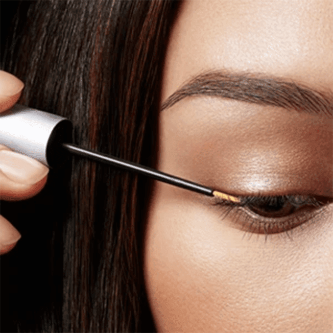 مرطب الرموش المتقدم من ريفيتالاش كوزماتيكس - 2.0 مل